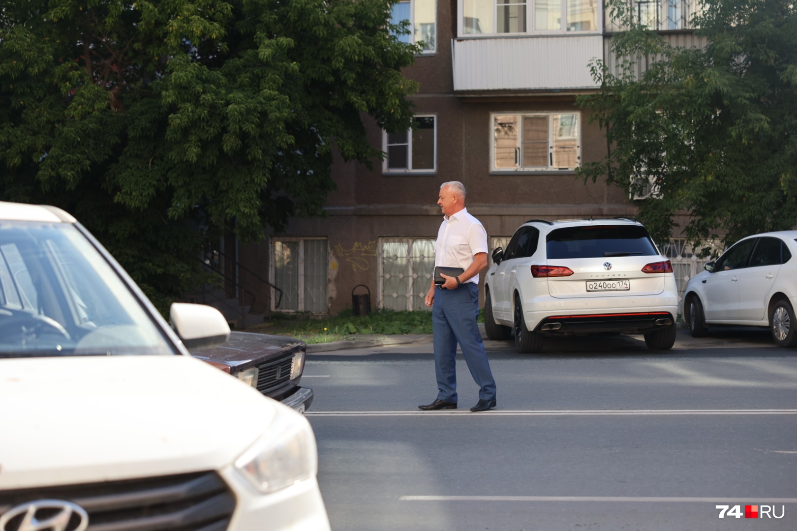 Предприниматель приехал на финальное заседание на Volkswagen Предприниматель приехал на финальное заседание на Volkswagen