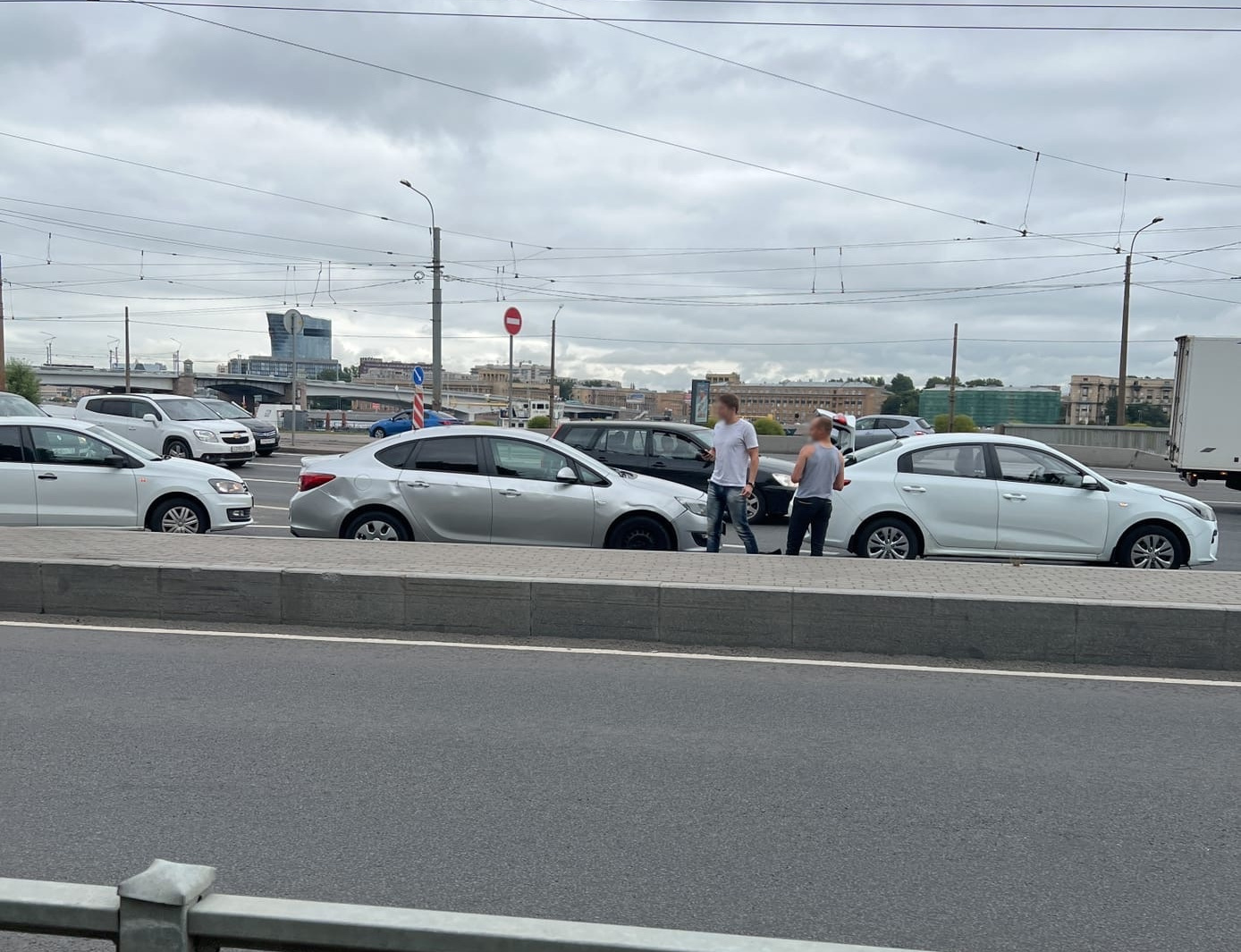 Торопливые водители устроили недоброе утро себе и другим на Английской и Синопской  набережных | 26.08.2022 | Санкт-Петербург - БезФормата