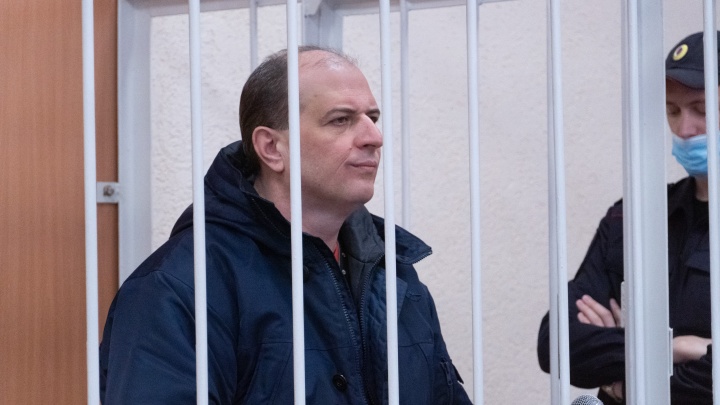 «Два раза по 150»: подробности о деле экс-главы полиции Омска, бравшего взятки у релакс-салона