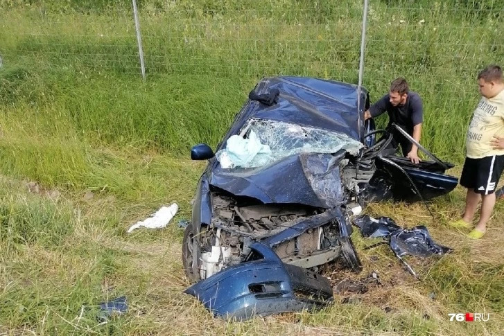 В этой машине ехали погибшие супруги с детьми В этой машине ехали погибшие супруги с детьми