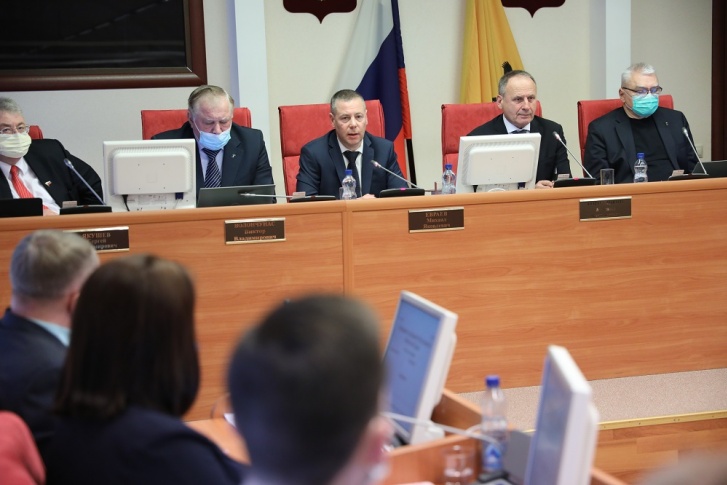 Михаил Евраев подчеркнул, что над проектом бюджета была проведена серьезная совместная работа с депутатами