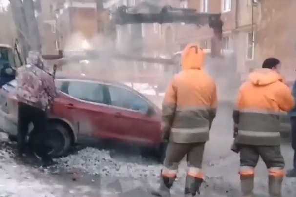 Коммунальная авария произошла на улице Сталеваров, 44а