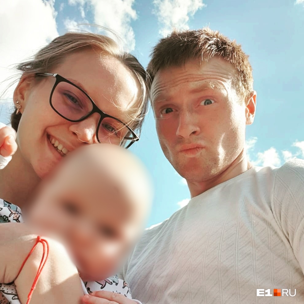 Что будет с пятимесячным малышом, у которого отец зарезал маму и покончил с собой в Екатеринбурге