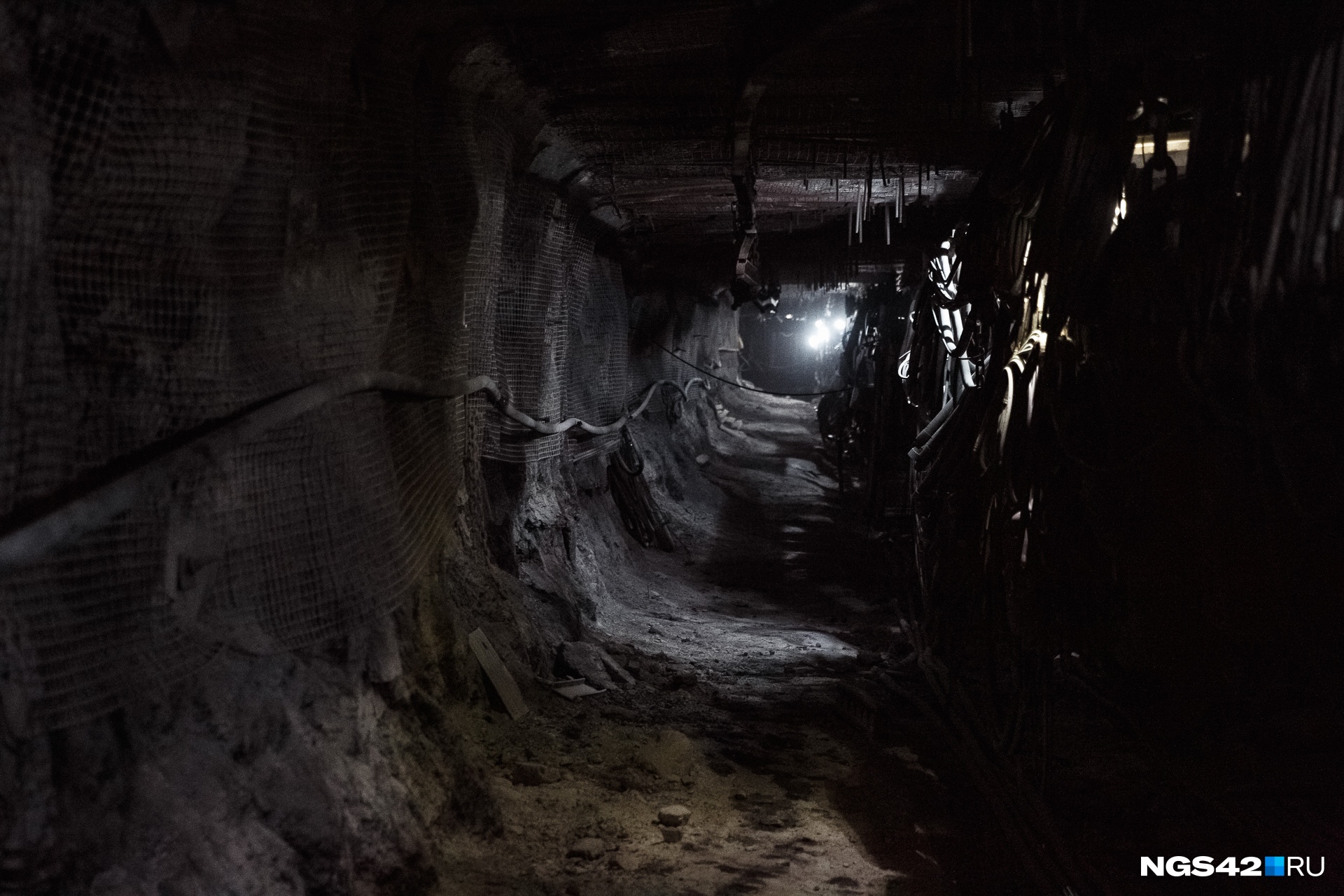Поиски пропавших после обрушения на шахте горняков продолжаются: комментарий властей Кузбасса