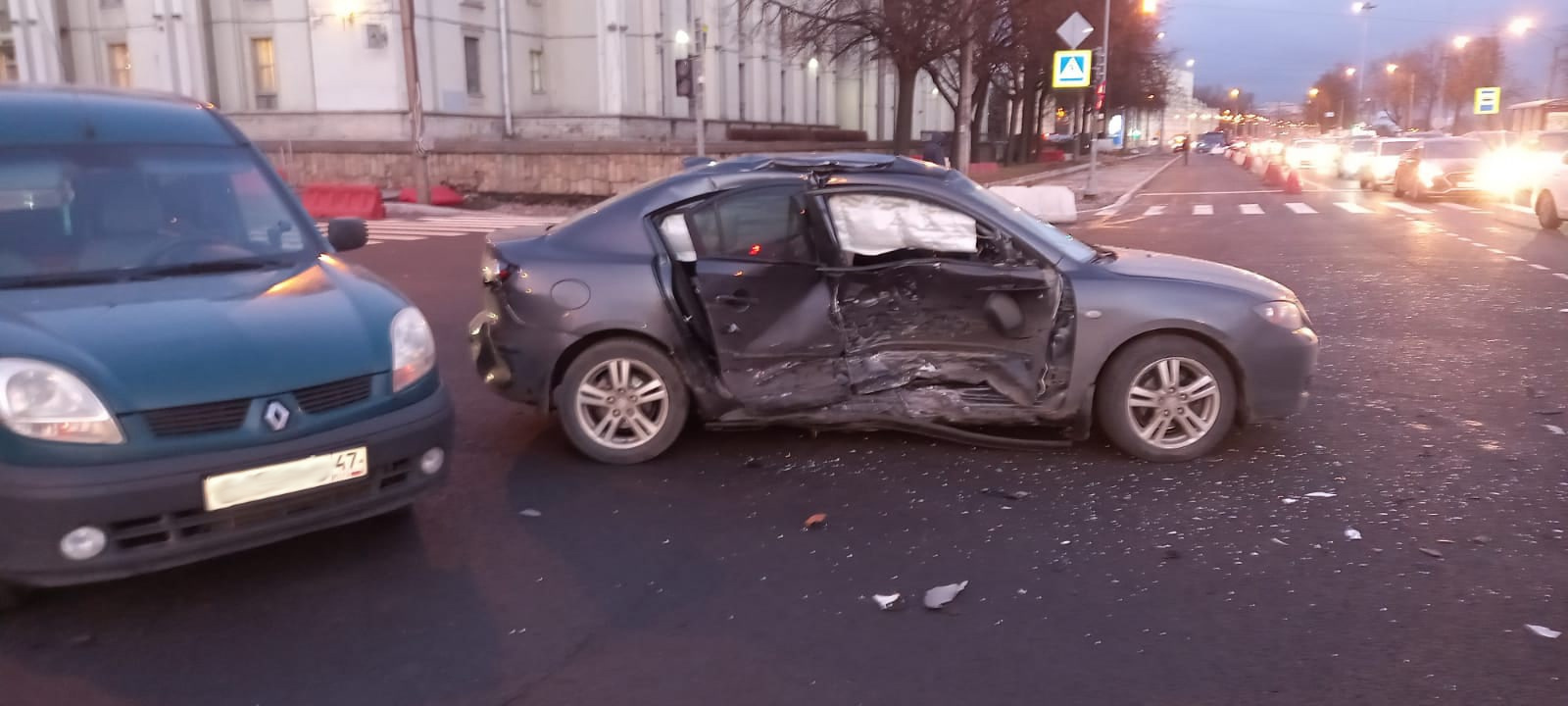 Водители сообразили на троих на съезде с Володарского моста, а пострадала пассажирка