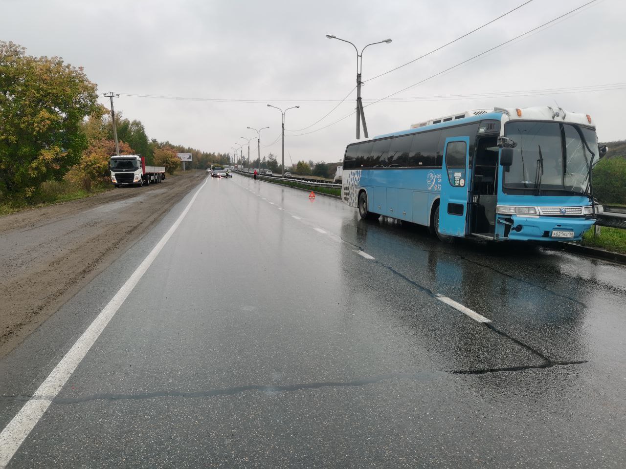 Ехавший из Ангарска в Иркутск автобус столкнулся с грузовиком в Ново-Ленино