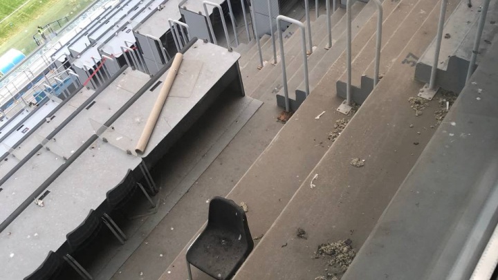 «Что произошло со стадионом? Почему он такой грязный?» Комментатор «Матч ТВ» ужаснулся состоянию стадиона «Нижний Новгород»