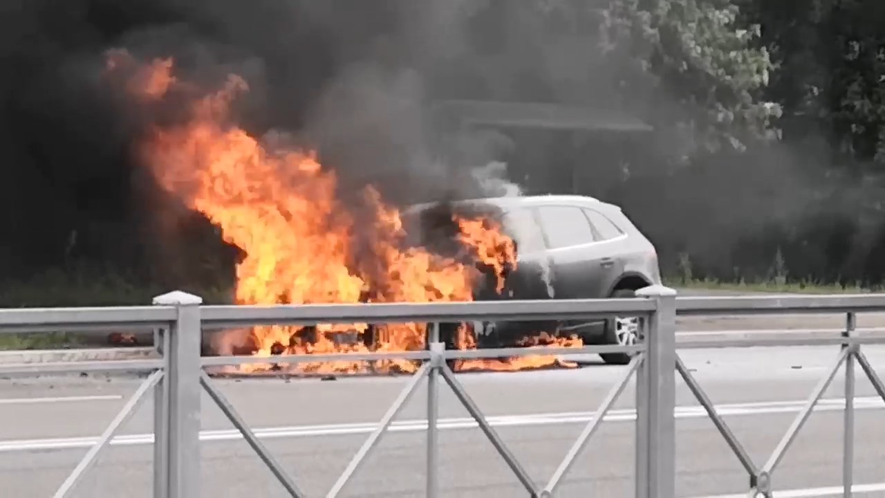 Я бы плакал». Audi Q5 сгорела у автосалона на Полюстровском | 18.07.2022 |  Санкт-Петербург - БезФормата