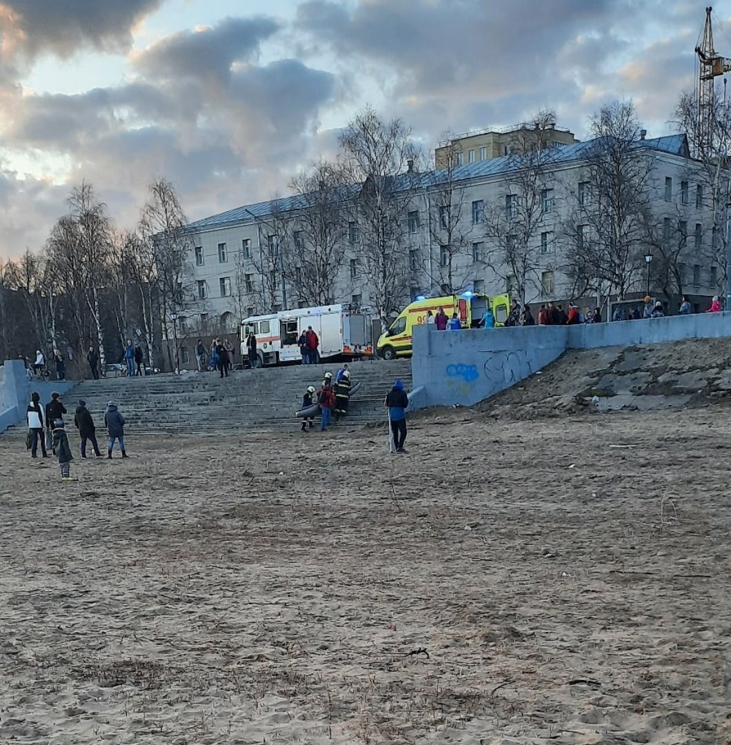 Архангелогородца увезли на скорой Архангелогородца увезли на скорой