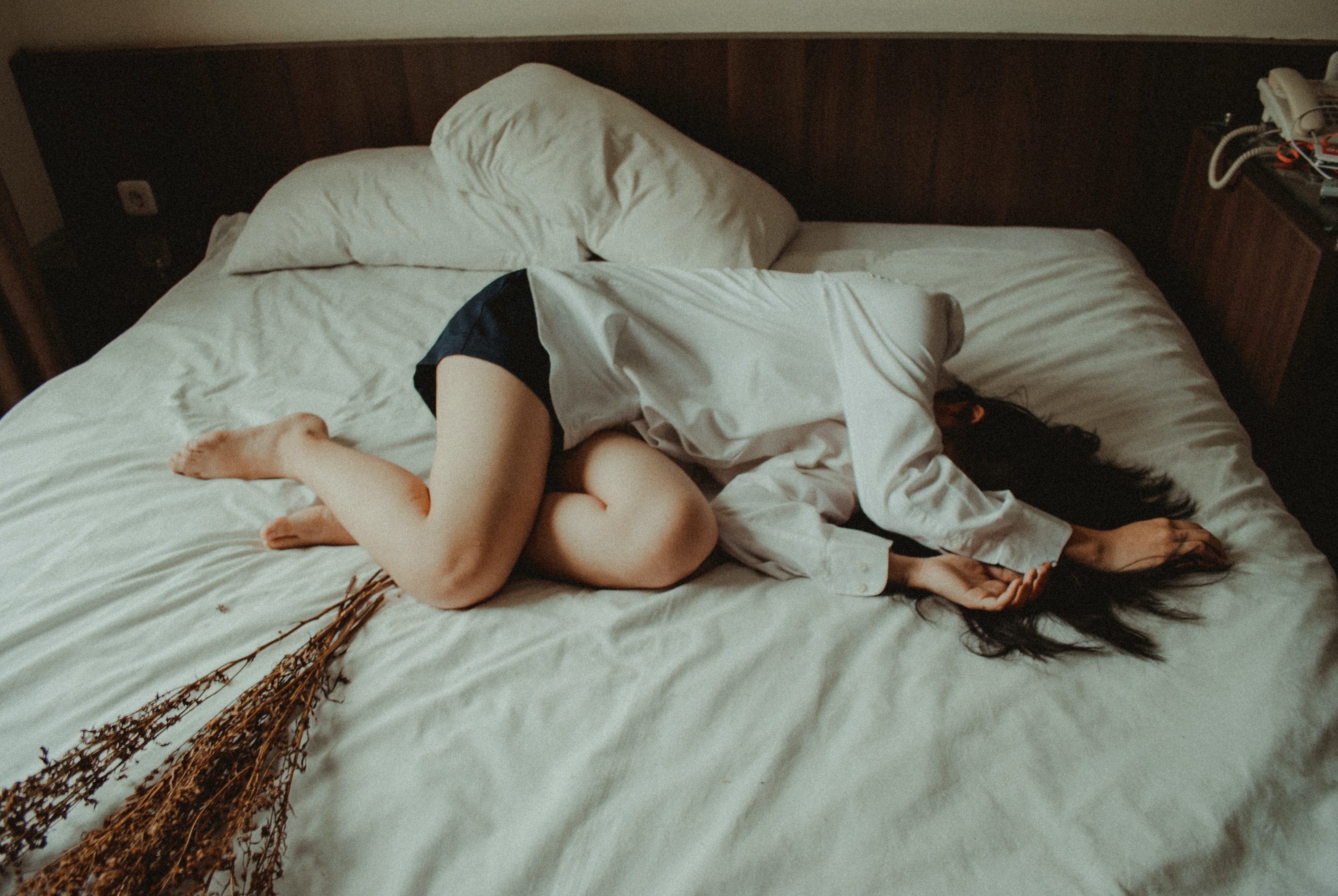«Недосып, бардак и ссоры»: как понять, что в вашем доме много негативной энергии