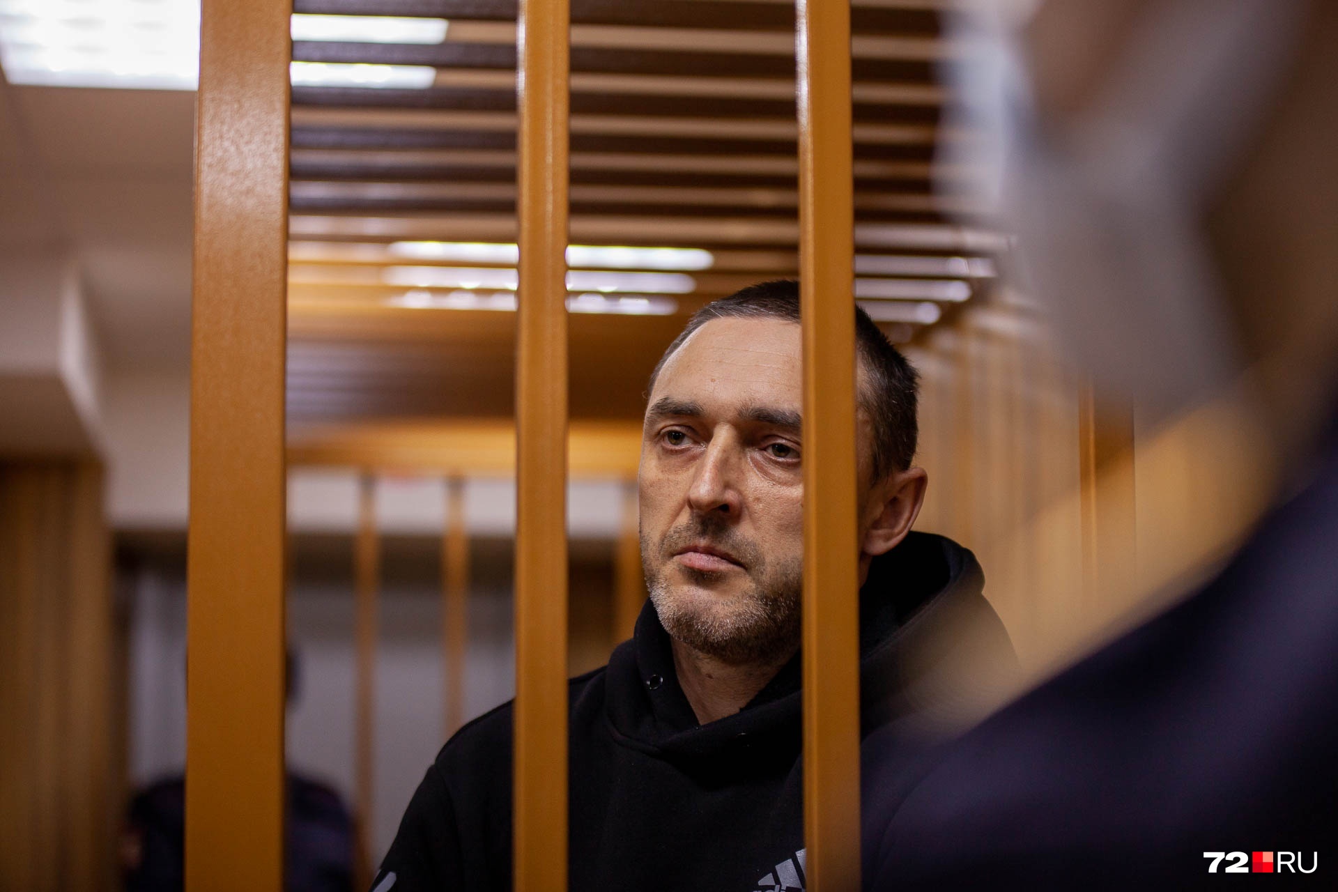 Виталий Бережной обвиняется по четырем тяжким статьям УК РФ. На судах он говорит, что он не виноват ни в чем и его пытаются подставить