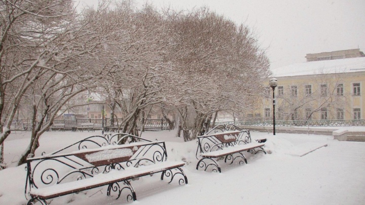 Апрель приготовил сюрприз: город в Свердловской области замело снегом
