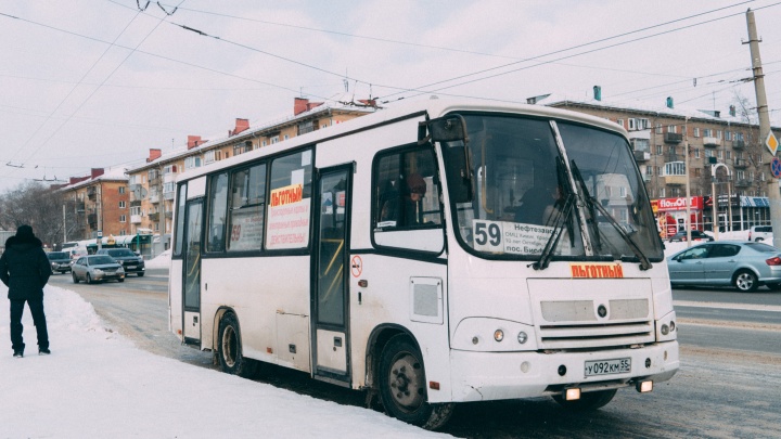 На семи автобусных маршрутах в Омске сменятся перевозчики