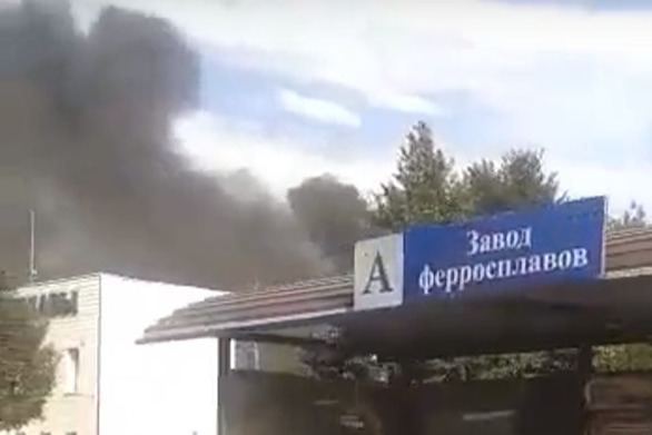 Открытое пламя: пожар произошел на электросетях ферросплавного завода в Новокузнецке