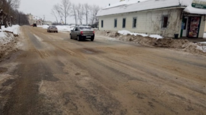 В Ярославской области водитель такси отказался ехать к клиентке из-за нечищеных дорог