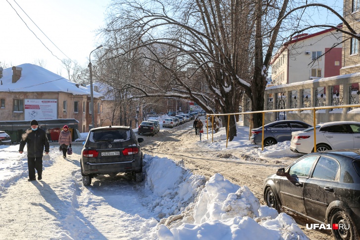 Улица не самая главная в городе, но на ней немало социальных объектов Улица не самая главная в городе, но на ней немало социальных объектов