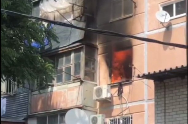 В Краснодаре загорелась квартира на улице Молодежной