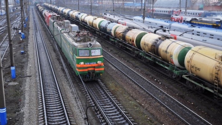 В Краснодаре грузовой поезд насмерть сбил женщину