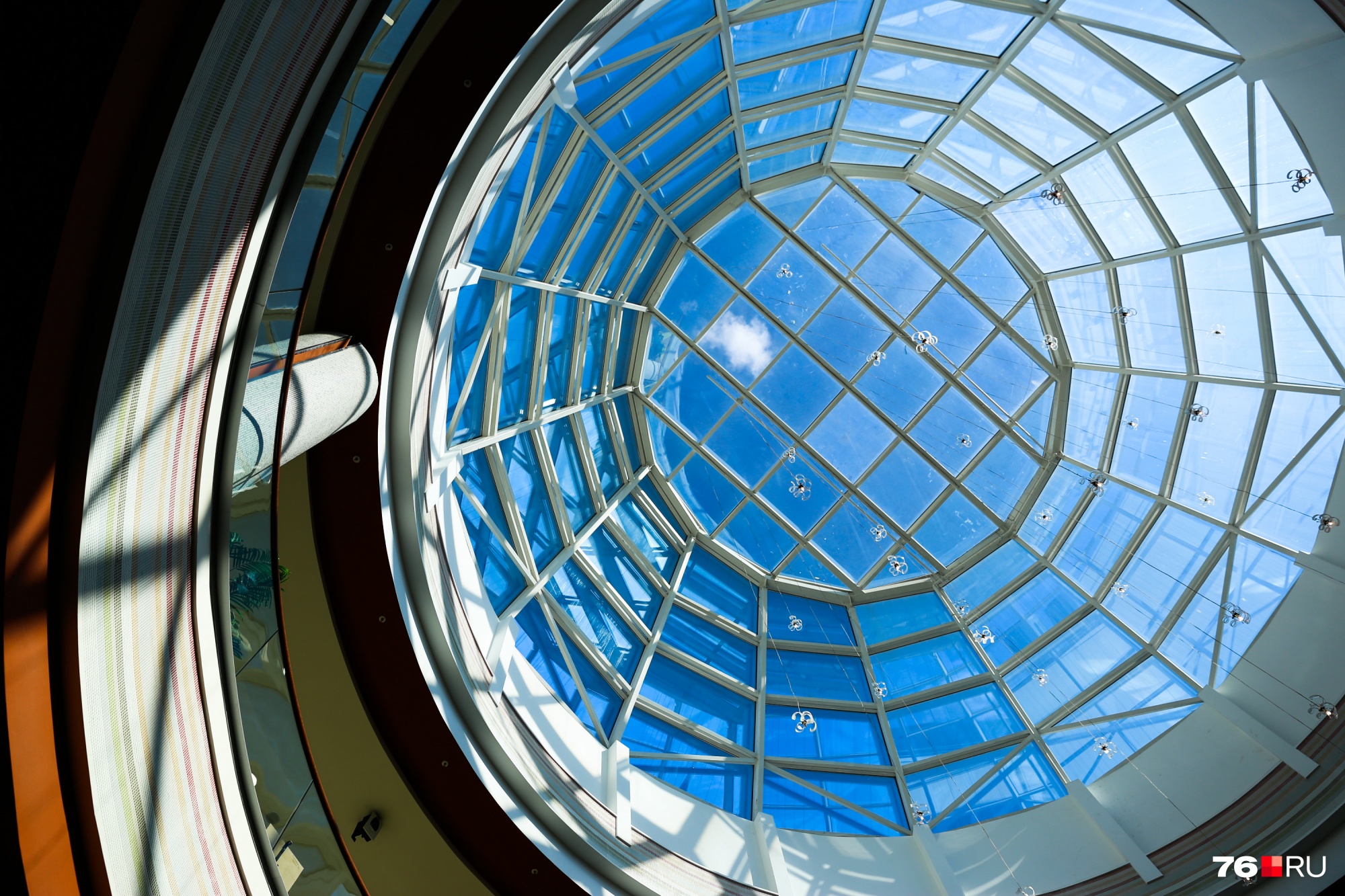 Стеклянные купола «Ауры» чем-то напоминают окна космического корабля