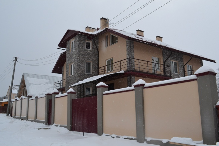 В строительстве здания принимали участие профессиональные архитекторы, строители и дизайнеры В строительстве здания принимали участие профессиональные архитекторы, строители и дизайнеры