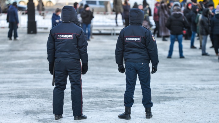 «В шампанском не купаемся». Уральские полицейские получили неожиданно большие премии за год