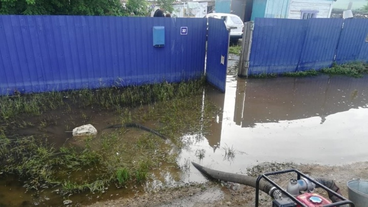 Дворы в Шелопугино начало топить из-за обильных дождей