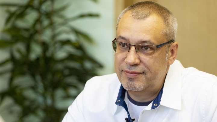 «88 тысяч рублей недостаточно»: главный врач скорой — о зарплатах, увольнениях и награде от Путина