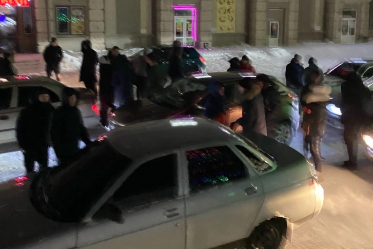 Как пишут пользователи соцсетей, после убийства жители Магнитогорска пытались сами найти нападавшего Как пишут пользователи соцсетей, после убийства жители Магнитогорска пытались сами найти нападавшего