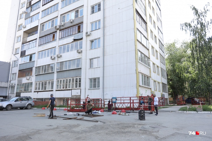 14 фасадов в Челябинске утепляют по программе капремонта