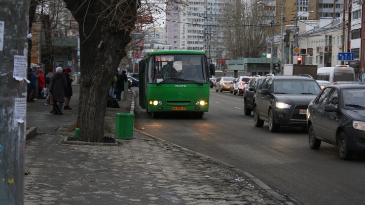 К «Сима-ленду» снова пустили автобусы, без которых людям было трудно добираться до места работы