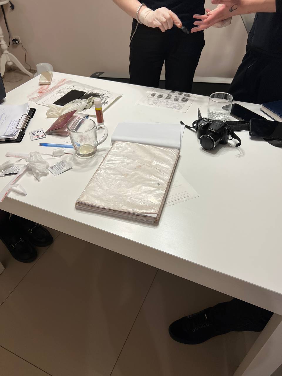 На месте работают полицейские На месте работают полицейские