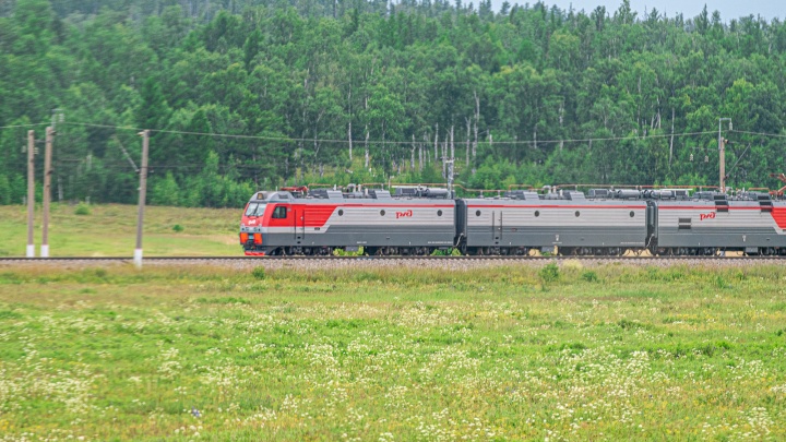Семь пассажирских поездов задерживаются на ЗабЖД днем 24 июля