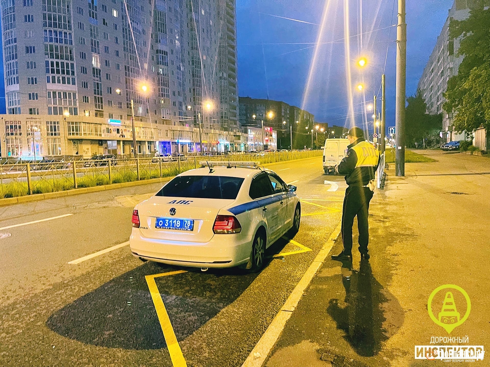 Из-за блондинки полицейские в Петербурге гонялись по дворам за понятым на старом фургоне