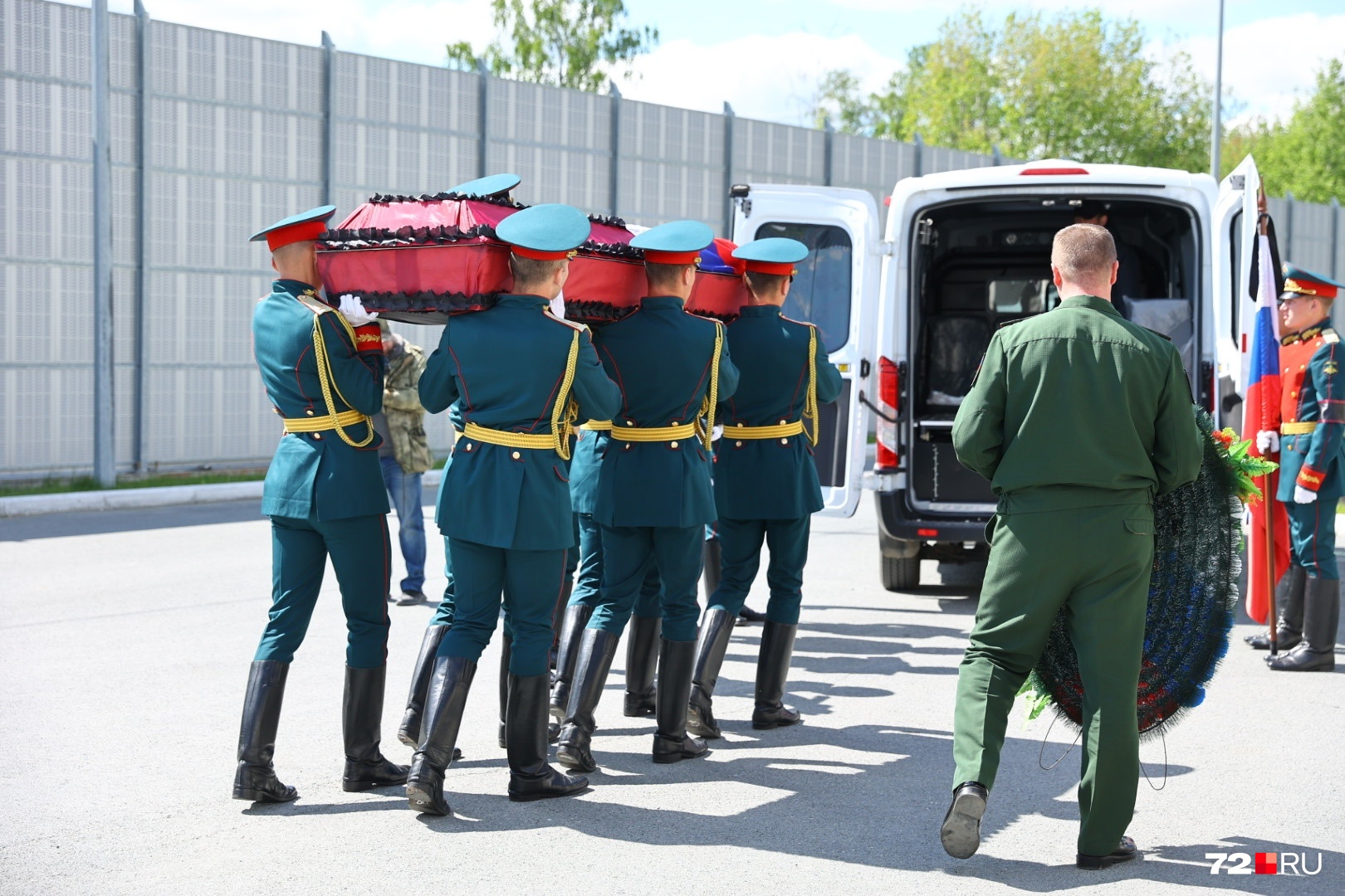 Романа Лекчалова с воинскими почестями похоронили на Червишевском кладбище Романа Лекчалова с воинскими почестями похоронили на Червишевском кладбище