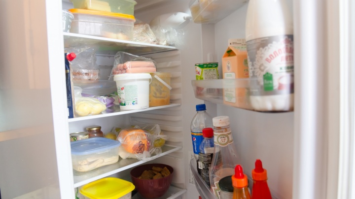 Снова скисло: ученые объяснили, почему молоко нельзя хранить в дверце холодильника