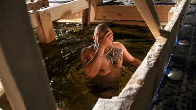 Если быстро, то не холодно: как в Нижнем Новгороде прошли крещенские купания