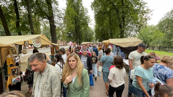 «Раньше было лучше»: участники ремесленной ярмарки в Ярославле негативно высказались про День города