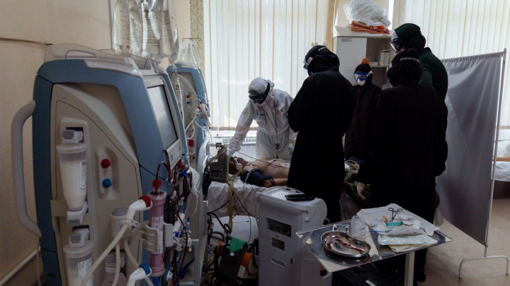 В Кузбассе COVID-19 заболели 347 человек. Рассказываем, в каких территориях выявили зараженных