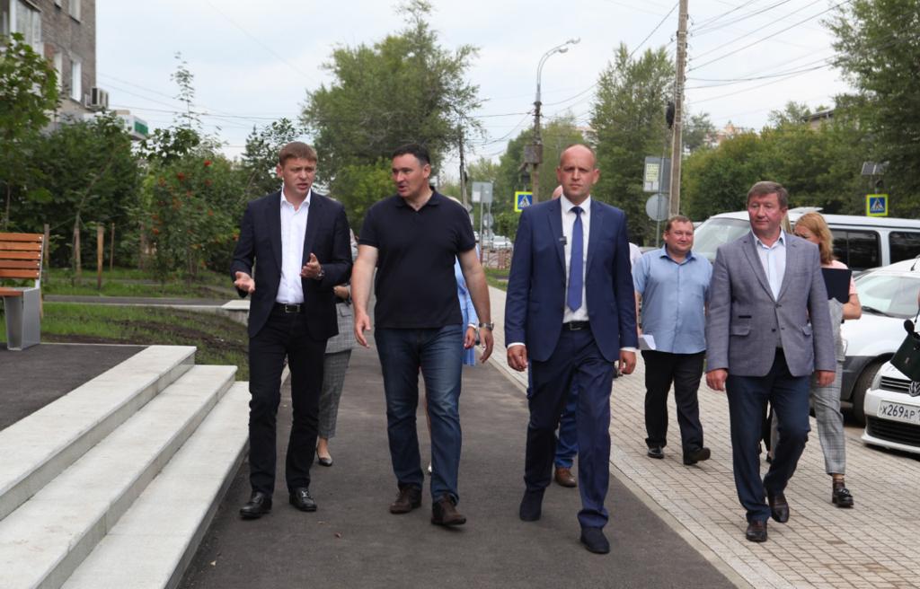 Мэр Иркутска вместе с депутатами, главой Ленинского округа и представителями комитета городского обустройства посетил объект