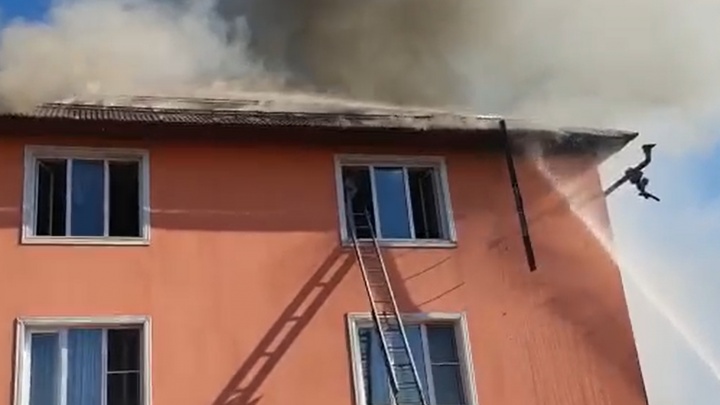 Остались заперты в мансарде: три ребенка погибли из-за пожара в частном доме в Подмосковье