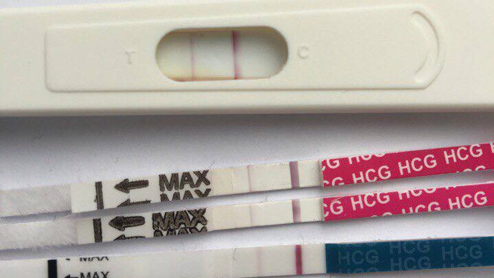 С какого срока тесты на беременность покажут результат и почему бывают ложными? Ответы пермского гинеколога — в карточках