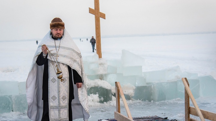 Крещенские купания в Ханты-Мансийске и Сургуте отменены из-за тонкого льда