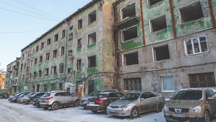Куда делись жильцы из дома на Комсомольском проспекте, 89? Отвечают в мэрии
