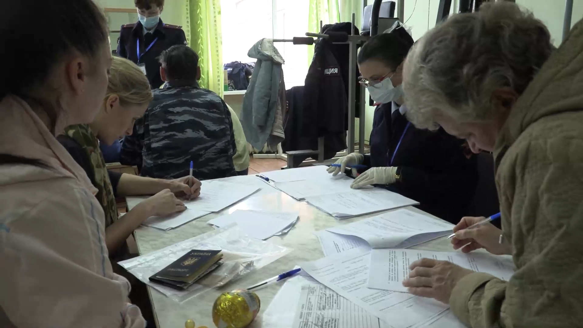 В Ленобласти первые 93 жителя Украины, ЛНР и ДНР получили свидетельства о предоставлении временного убежища