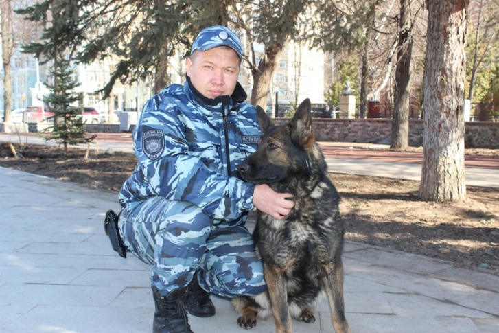 Марис Матынов с верной овчаркой Жексой
