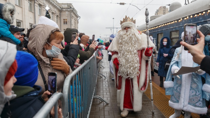 Сказка только для привитых: в Волгоград прибыл волшебный поезд-резиденция Деда Мороза