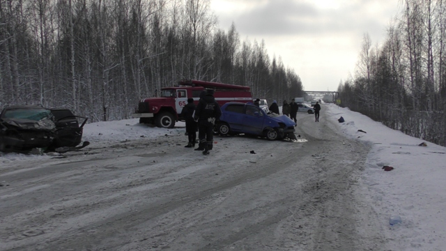 От машины ничего не осталось: под Екатеринбургом в страшном ДТП погиб водитель