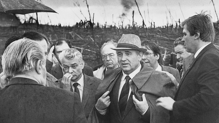 «Взрыв был страшной силы, рельсы выворачивало»: вспоминаем приезд Горбачева на место Ашинской катастрофы