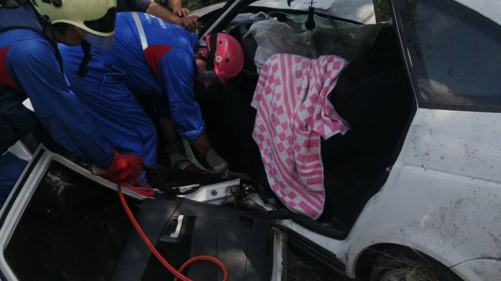 Сломаны руки и ноги: в Самарской области водителя Lada зажало в салоне