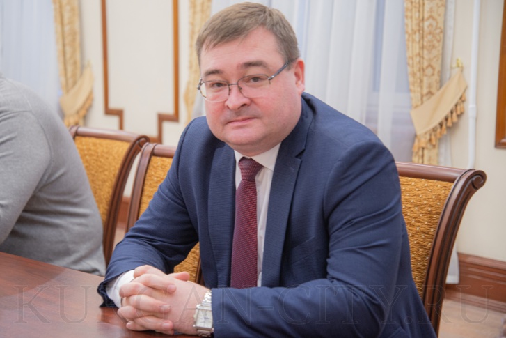 Сегодня глава города Кургана Елена Ситникова представила Кондратова директорам профильных департаментов и коллективу администрации